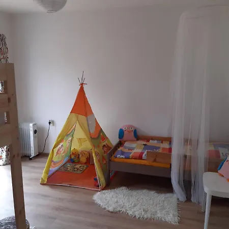 Vcelin - Prazdninovy Domek * Mníšek pod Brdy